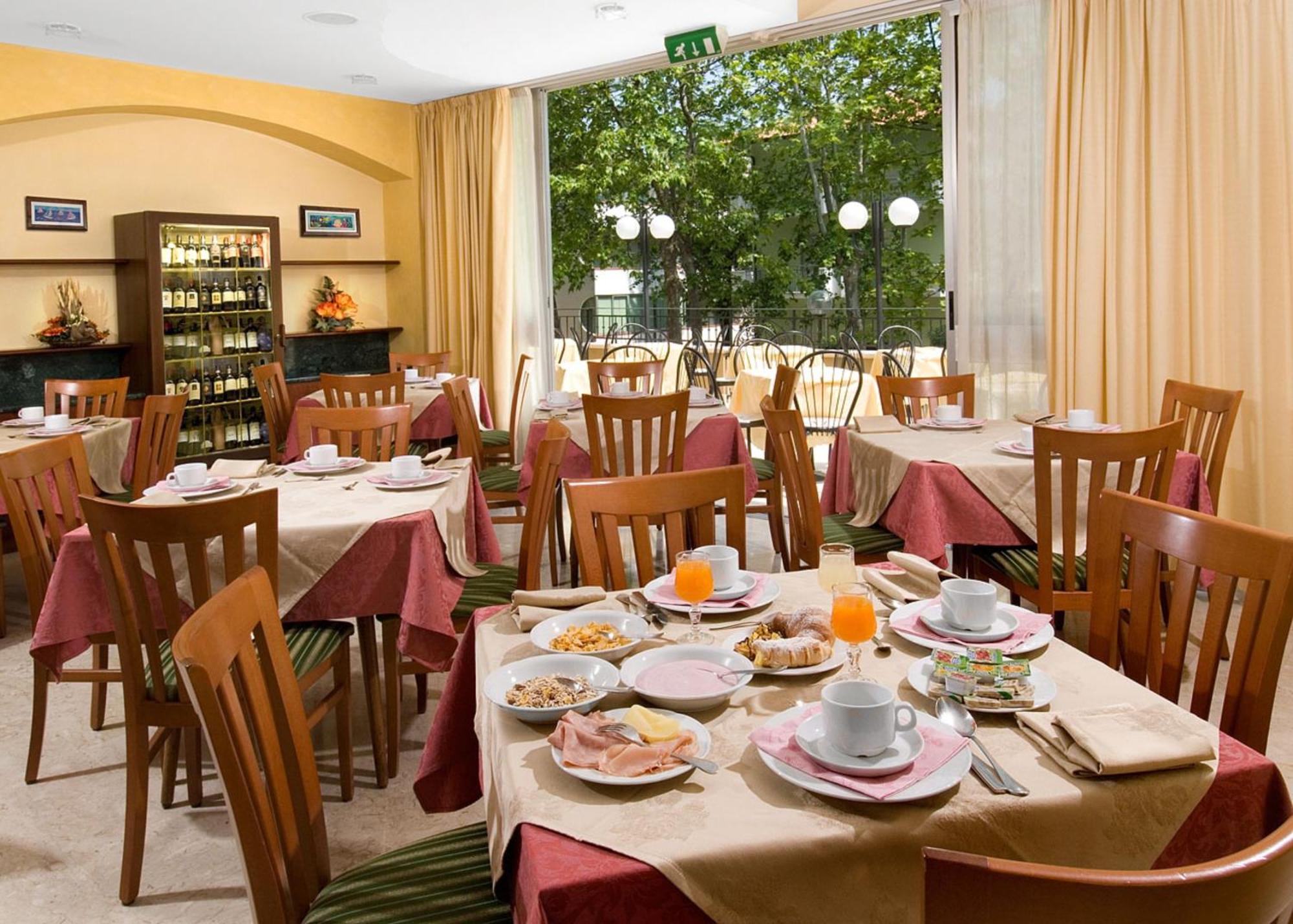 Hotel Savoia Cesenatico Exterior foto